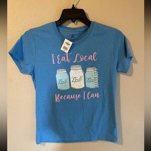 Tractor Supply NWT I Eat Local Because I Can Blue Jars Women’s T Shirt M